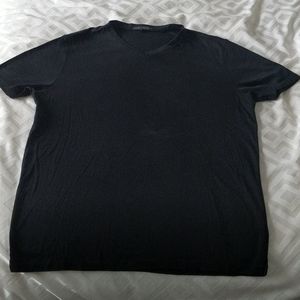 Robert Barakett black t-shirt L v-neck